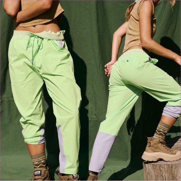 Free People Cascade Oversized Joggers With Pockets In Limeade. NWT! Sz XS - Picture 1 of 8